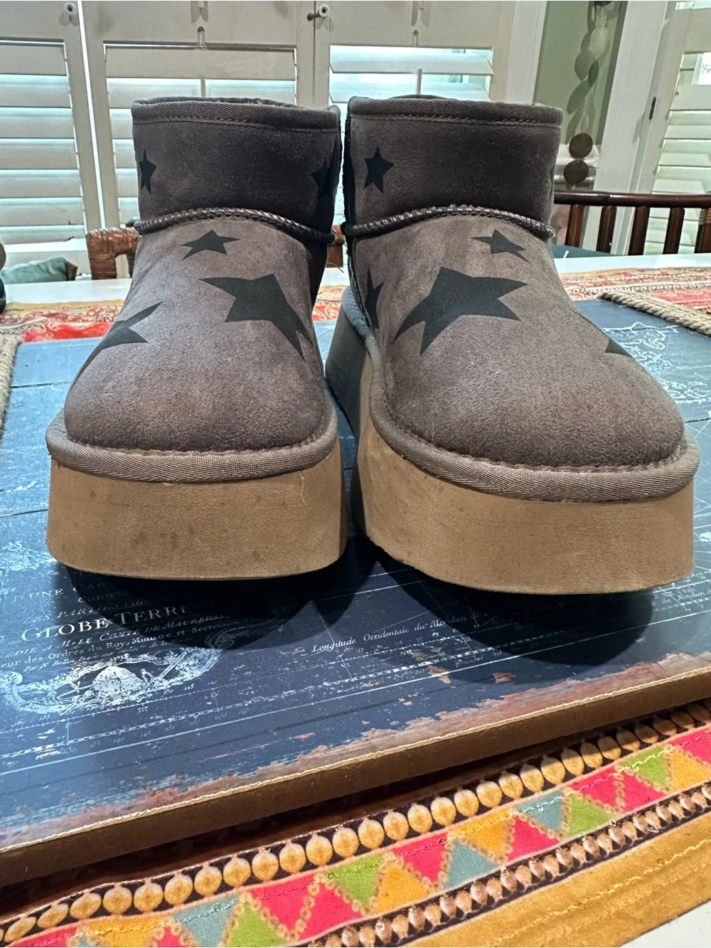 Steve Madden “Chels” Charcoal Star Suede Platform Boots – Size 8